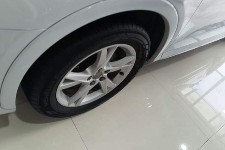 Used Audi Q3 2017 30 TFSI Fashion Model Left Front Wheel Hub