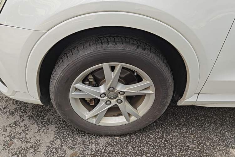 Used Audi Q3 2017 30 TFSI Fashion Model Left Front Wheel Hub