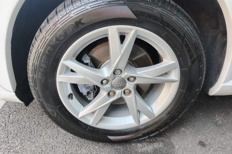 Used Audi Q3 2017 30 TFSI Fashion Model Left Front Wheel Hub