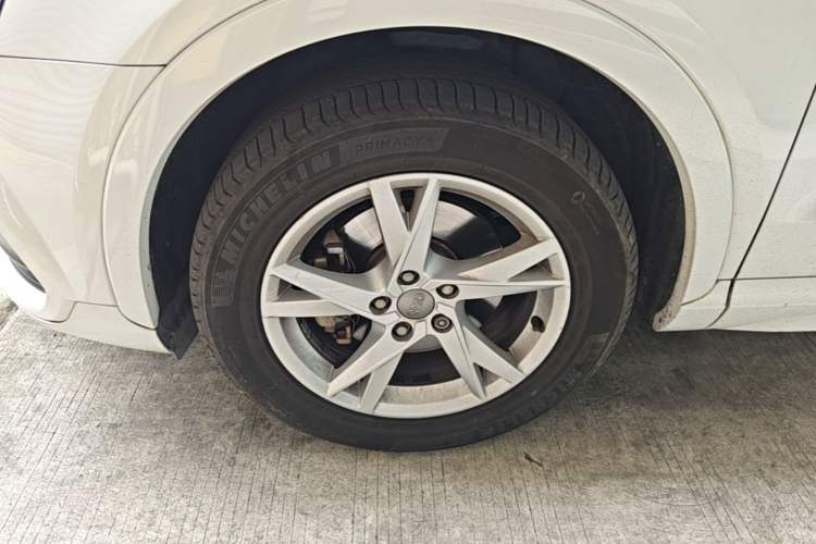 Used Audi Q3 2017 30 TFSI Fashion Model Left Front Wheel Hub