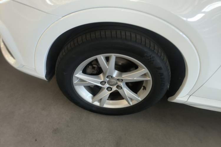 Used Audi Q3 2017 35 TFSI Fashion Model Left Front Wheel Hub