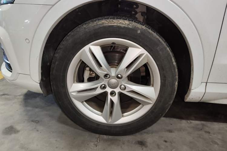 Used Audi Q3 2017 35 TFSI Style Edition Left Front Wheel Hub
