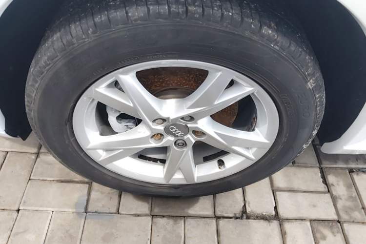 Used Audi Q3 2017 30 TFSI Fashion Model Left Front Wheel Hub