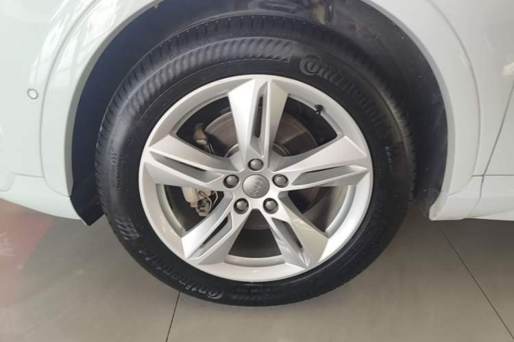 Used Audi Q3 2017 30 TFSI Fashion Model Left Front Wheel Hub