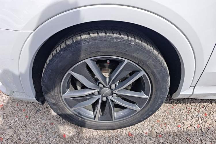 Used Audi Q3 2017 40 TFSI quattro all-wheel-drive sport model Left Front Wheel Hub