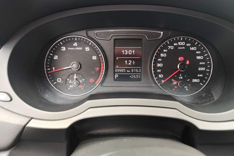 Used Audi Q3 2017 35 TFSI Fashion Model Odometer Close Up