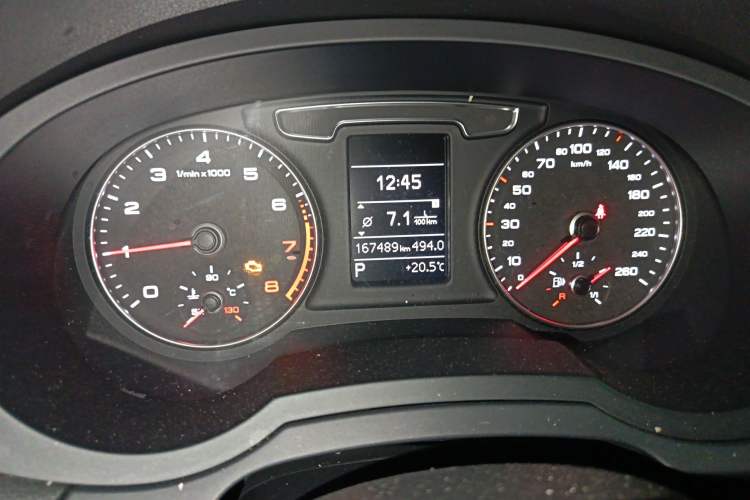 Used Audi Q3 2017 35 TFSI Fashion Model Odometer Close Up
