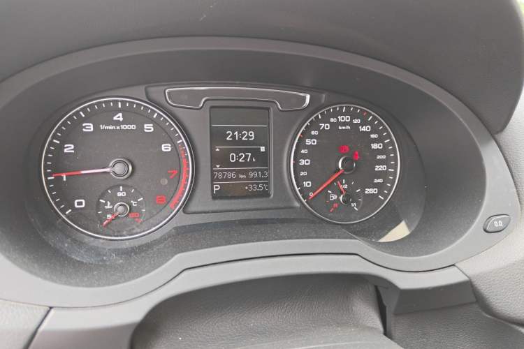 Used Audi Q3 2017 35 TFSI Fashion Model Odometer Close Up