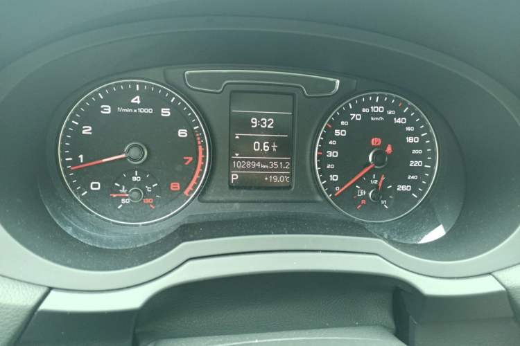 Used Audi Q3 2017 30 TFSI Fashion Model Odometer Close Up