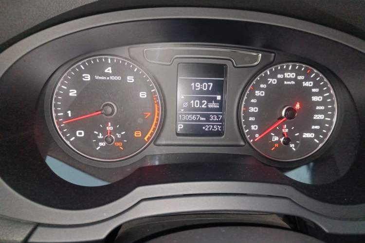 Used Audi Q3 2017 35 TFSI Fashion Model Odometer Close Up