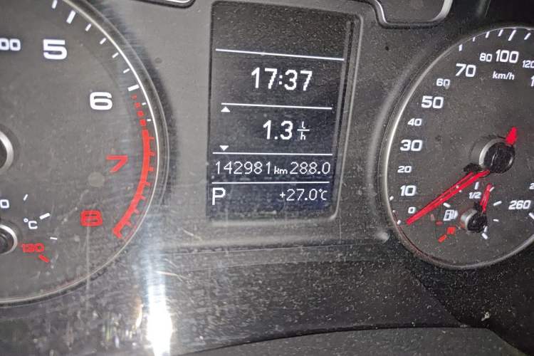Used Audi Q3 2017 35 TFSI Fashion Model Odometer Close Up
