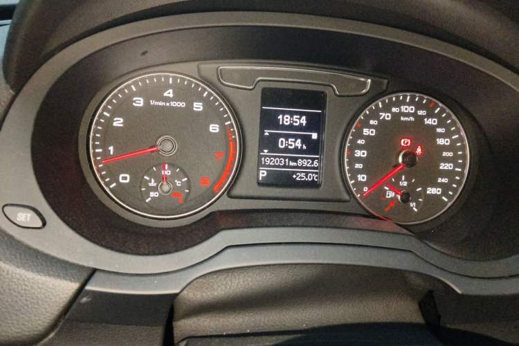Used Audi Q3 2017 35 TFSI Fashion Model Odometer Close Up