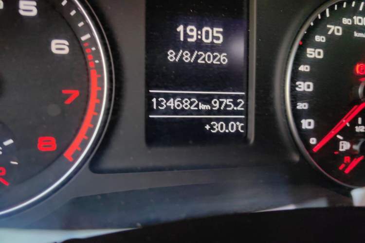 Used Audi Q3 2017 35 TFSI Fashion Model Odometer Close Up