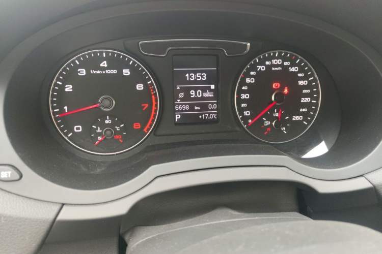 Used Audi Q3 2017 35 TFSI Style Edition Odometer Close Up