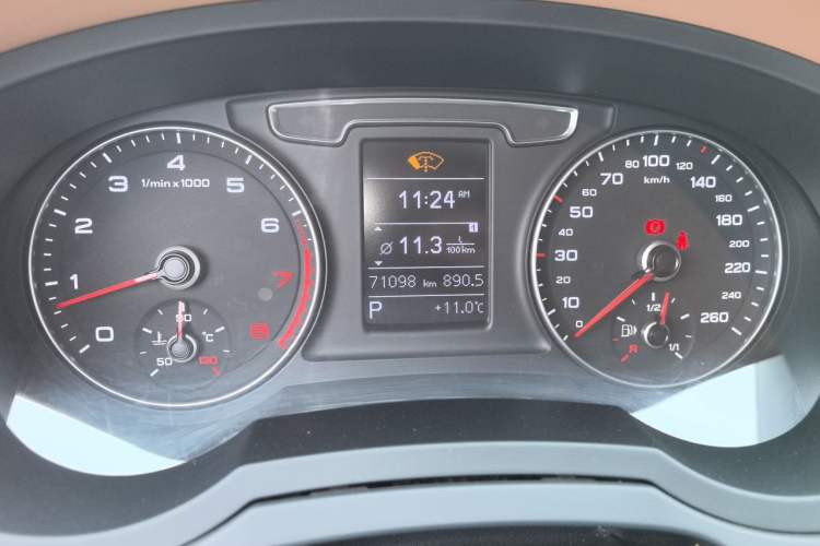 Used Audi Q3 2017 35 TFSI Fashion Model Odometer Close Up