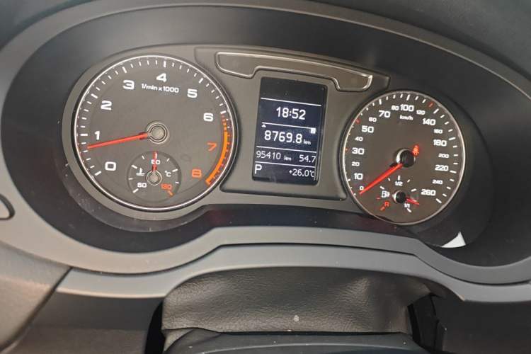 Used Audi Q3 2017 35 TFSI Fashion Model Odometer Close Up