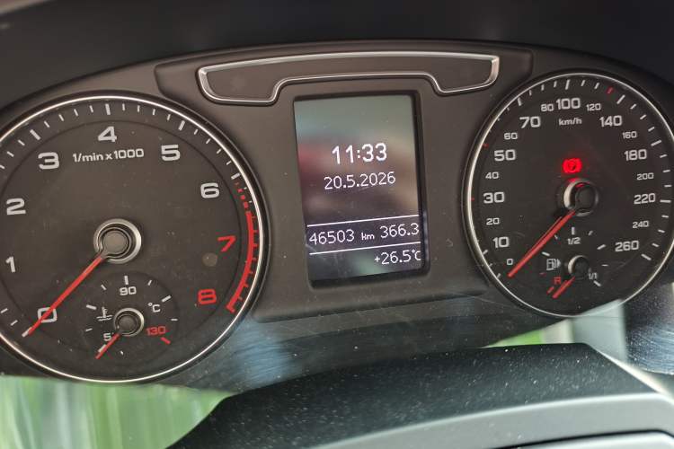 Used Audi Q3 2017 35 TFSI Fashion Model Odometer Close Up