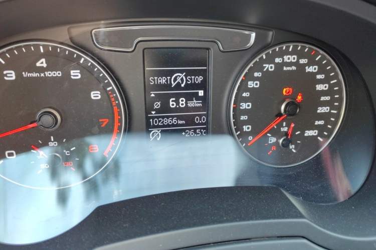 Used Audi Q3 2017 35 TFSI Fashion Model Odometer Close Up