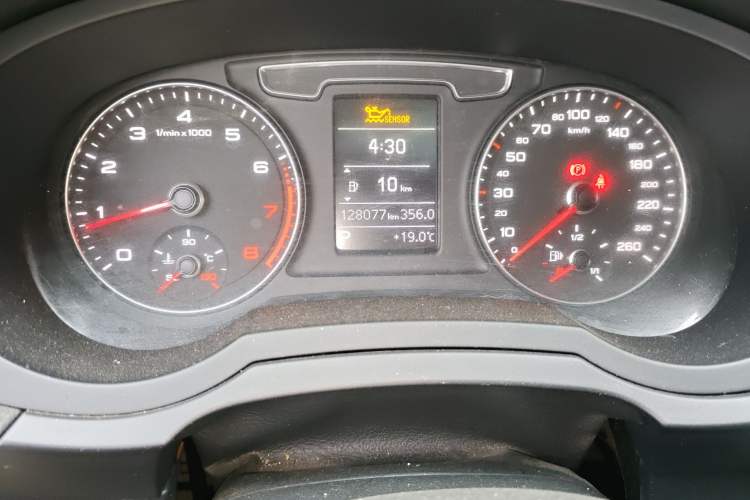 Used Audi Q3 2017 30 TFSI Fashion Model Odometer Close Up
