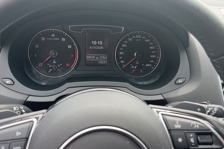 Used Audi Q3 2017 35 TFSI quattro all-wheel drive fashion model Odometer Close Up