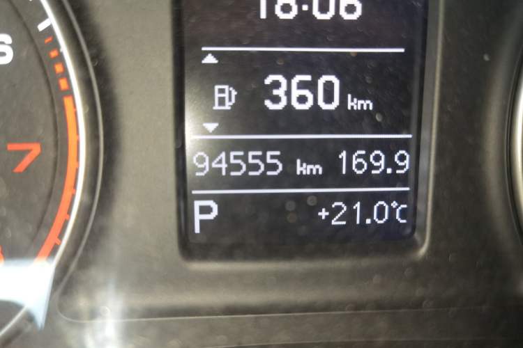 Used Audi Q3 2017 30 TFSI Fashion Model Odometer Close Up