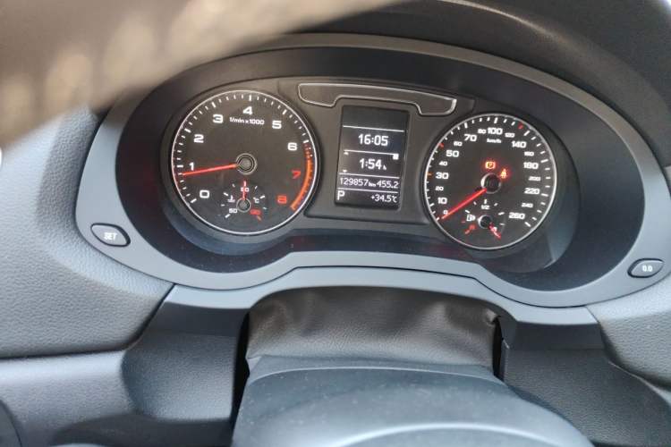 Used Audi Q3 2017 35 TFSI Fashion Model Odometer Close Up