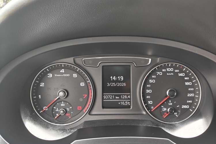 Used Audi Q3 2017 35 TFSI Fashion Model Odometer Close Up