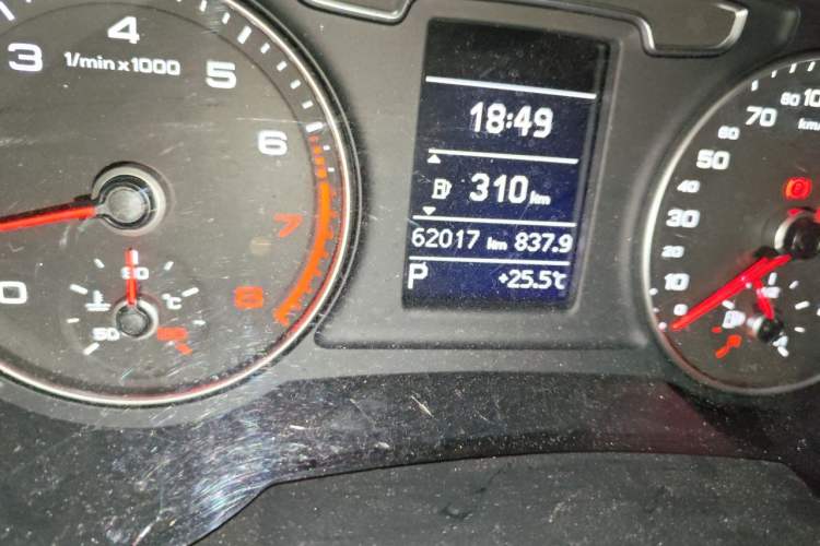 Used Audi Q3 2017 35 TFSI Fashion Model Odometer Close Up