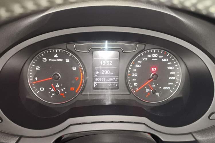 Used Audi Q3 2017 30 TFSI Fashion Model Odometer Close Up
