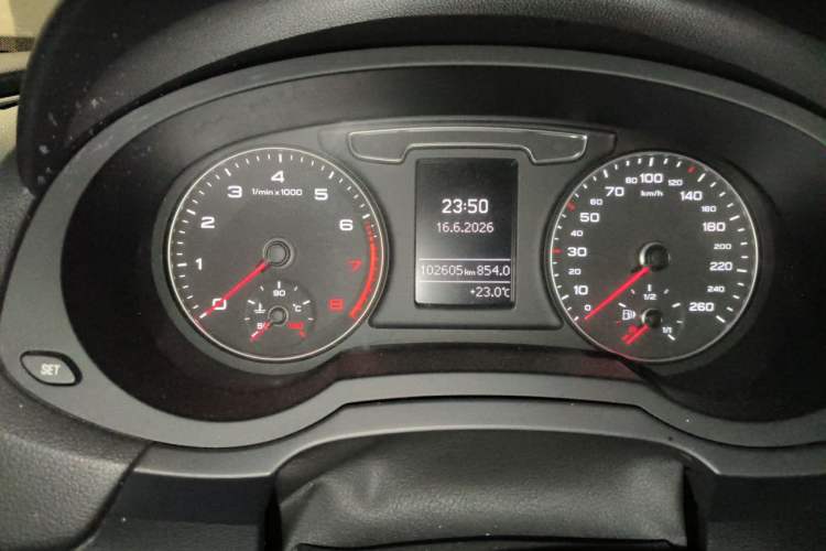 Used Audi Q3 2017 35 TFSI Fashion Model Odometer Close Up
