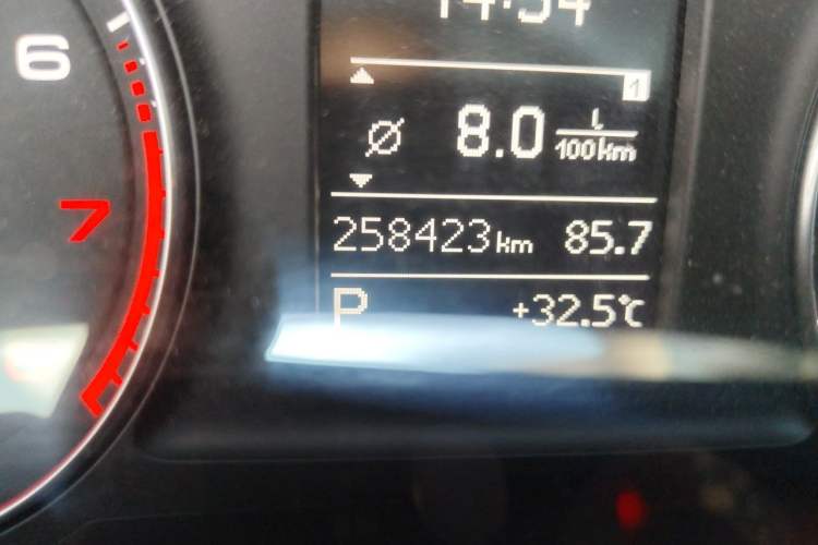 Used Audi Q3 2017 35 TFSI Fashion Model Odometer Close Up