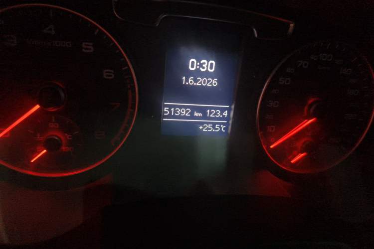 Used Audi Q3 2017 35 TFSI quattro all-wheel drive fashion model Odometer Close Up