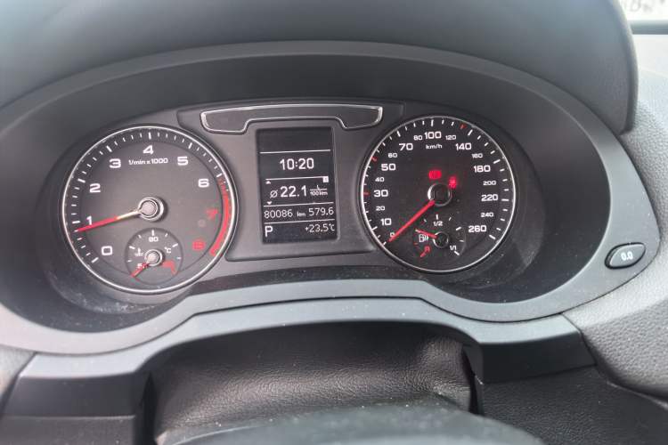 Used Audi Q3 2017 30 TFSI Fashion Model Odometer Close Up