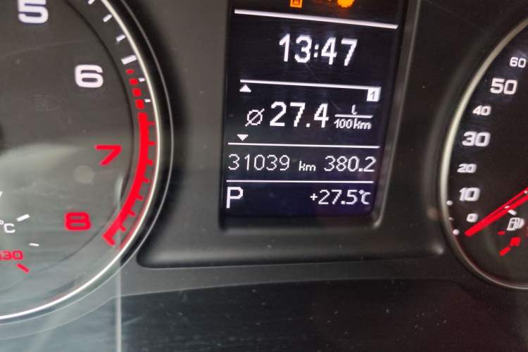 Used Audi Q3 2017 35 TFSI quattro all-wheel drive fashion model Odometer Close Up