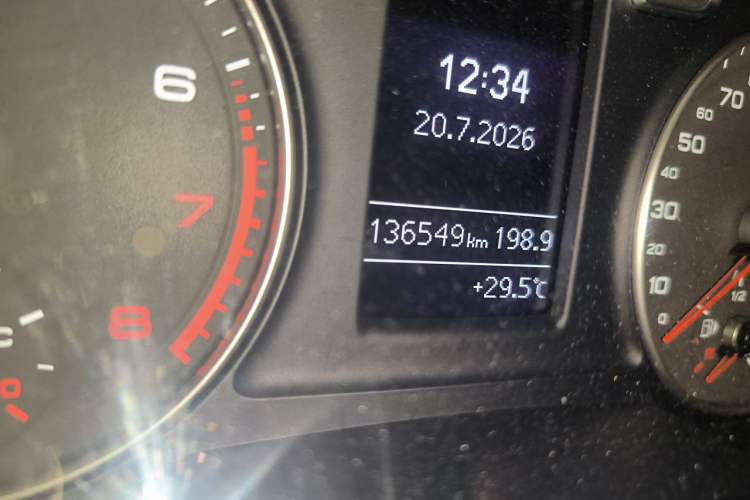 Used Audi Q3 2017 35 TFSI Fashion Model Odometer Close Up