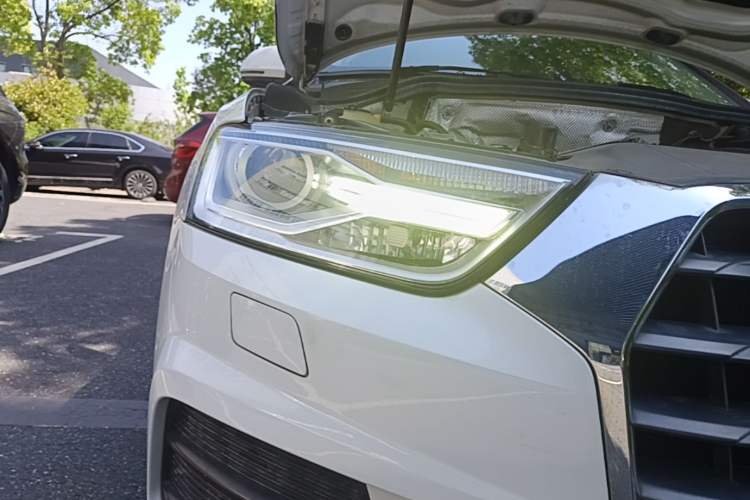 Used Audi Q3 2017 35 TFSI Fashion Model Right Front Headlight
