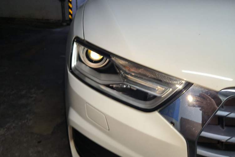 Used Audi Q3 2017 30 TFSI Fashion Model Right Front Headlight