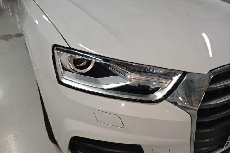 Used Audi Q3 2017 30 TFSI Fashion Model Right Front Headlight