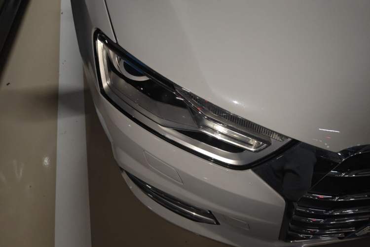 Used Audi Q3 2017 35 TFSI Fashion Model Right Front Headlight
