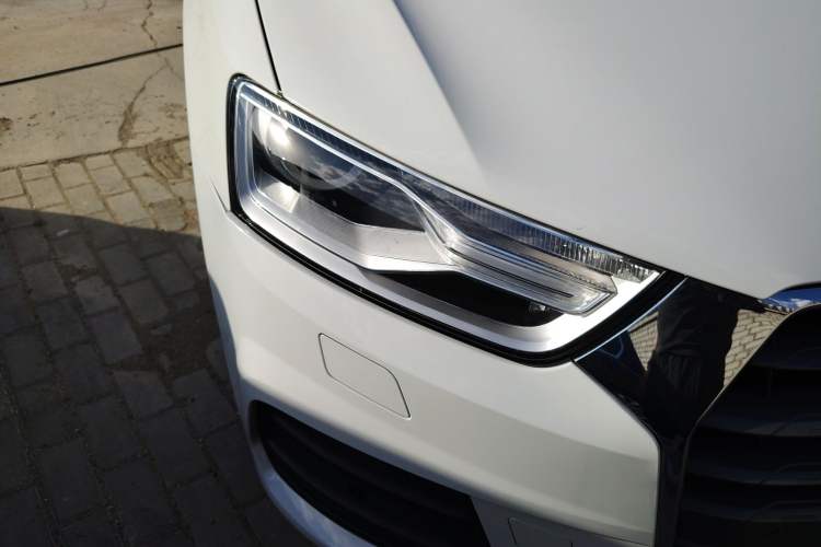 Used Audi Q3 2017 30 TFSI Fashion Model Right Front Headlight