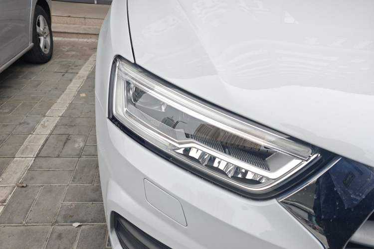 Used Audi Q3 2017 35 TFSI Fashion Model Right Front Headlight