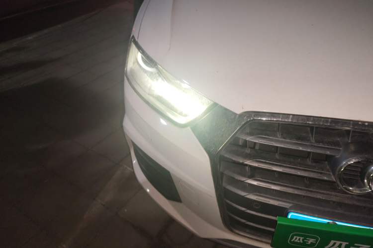 Used Audi Q3 2017 35 TFSI Fashion Model Right Front Headlight
