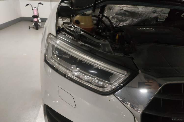 Used Audi Q3 2017 35 TFSI quattro all-wheel-drive sport model Right Front Headlight