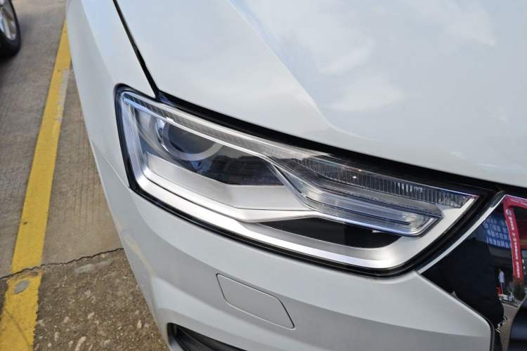 Used Audi Q3 2017 30 TFSI Fashion Model Right Front Headlight
