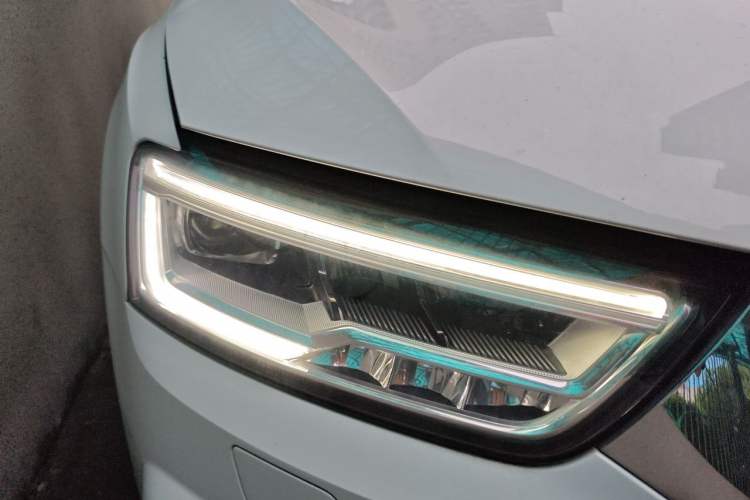 Used Audi Q3 2017 35 TFSI quattro all-wheel drive fashion model Right Front Headlight