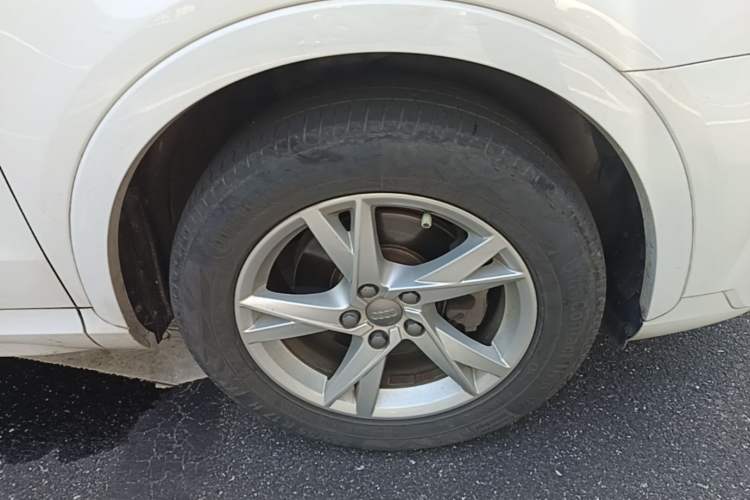 Used Audi Q3 2017 35 TFSI Fashion Model Right Front Wheel Hub