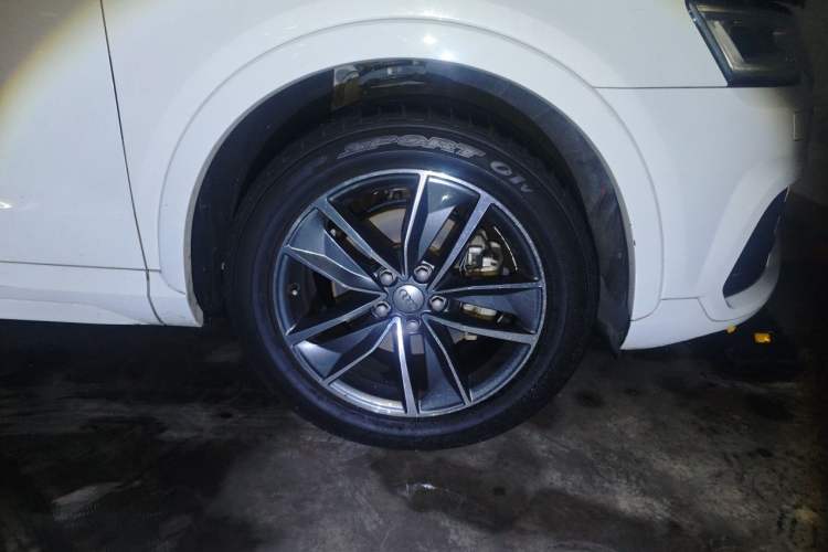 Used Audi Q3 2017 30 TFSI Fashion Model Right Front Wheel Hub