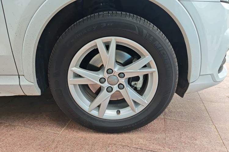 Used Audi Q3 2017 30 TFSI Fashion Model Right Front Wheel Hub