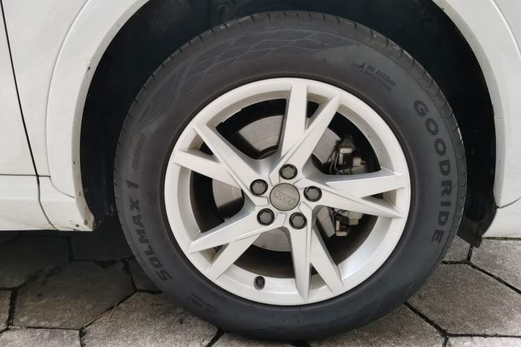 Used Audi Q3 2017 30 TFSI Fashion Model Right Front Wheel Hub
