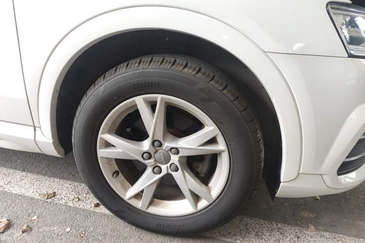 Used Audi Q3 2017 30 TFSI Fashion Model Right Front Wheel Hub